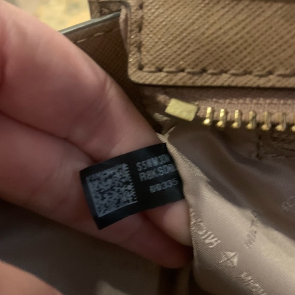 MK Selma MD Satchel with matching wallet - Picture 7 of 12